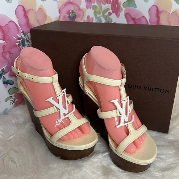 💯Authentic Louis Vuitton Wedges Sandals🍀 - Picture 4 of 16